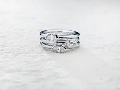 Silberner Ring mit Diamanten