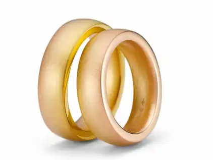 Zwei goldene Ringe